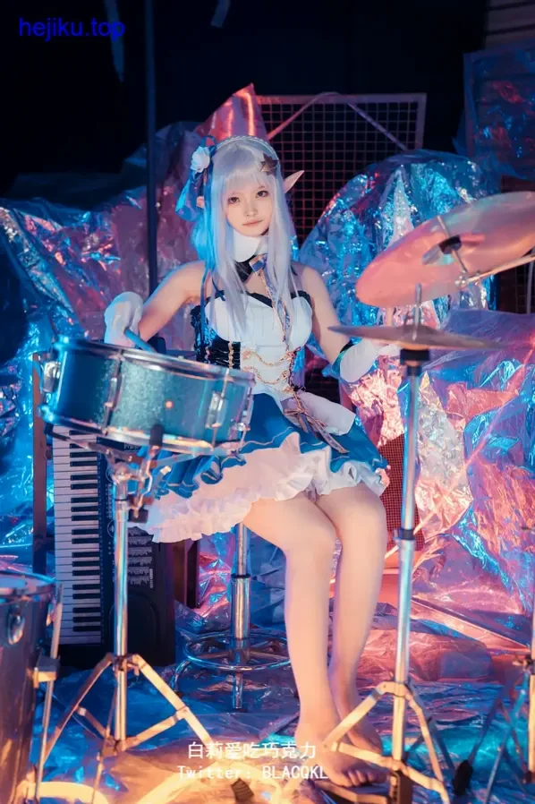 白莉爱吃巧克力cosplay图真的太甜了,每张都是享受-图集星球