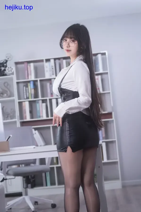 浅安安COS合集惊艳登场,细节情感拿捏到位!-图集星球