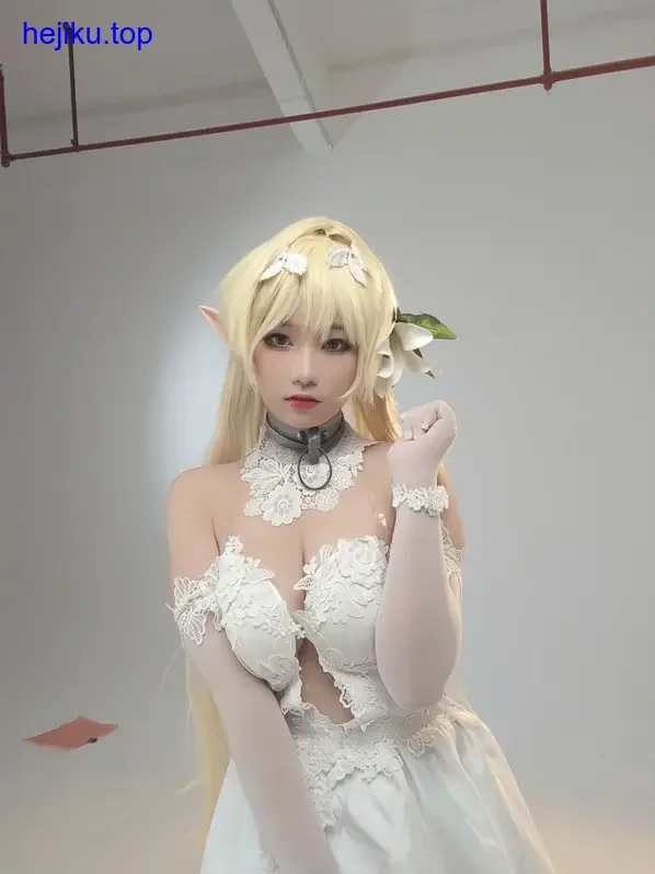 七七娜娜子舞蹈姿态特写