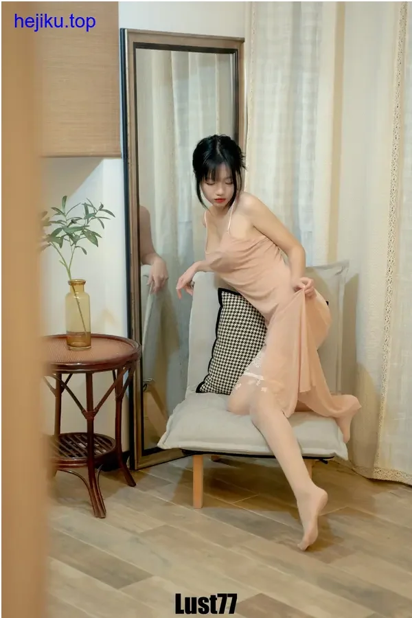 柒柒不可爱夏树繁花自然光影特写