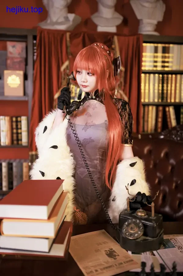 雪泥岩系列阿雪泳装展现魅力