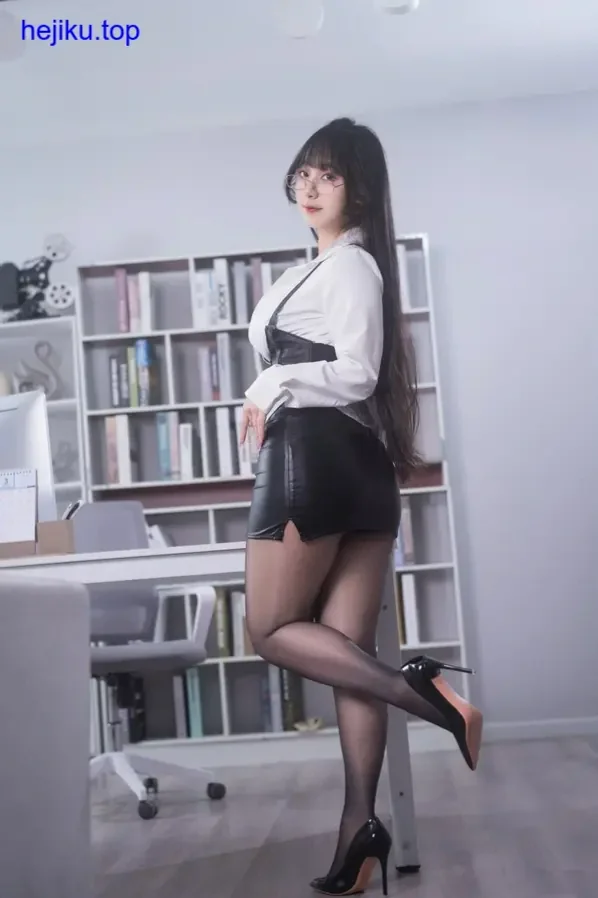 浅安安的二次元写真：一场视觉盛宴等你探索-图集星球