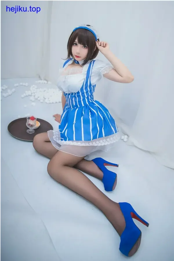 雯粥粥水边泳装美拍